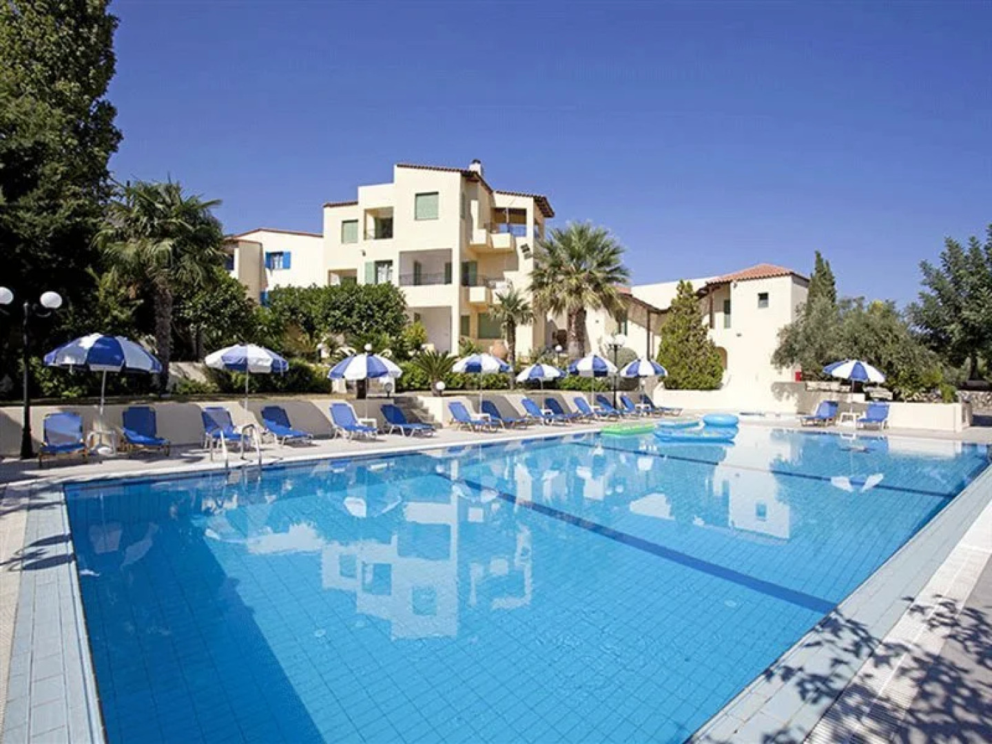 Silvia Apartments Hotel