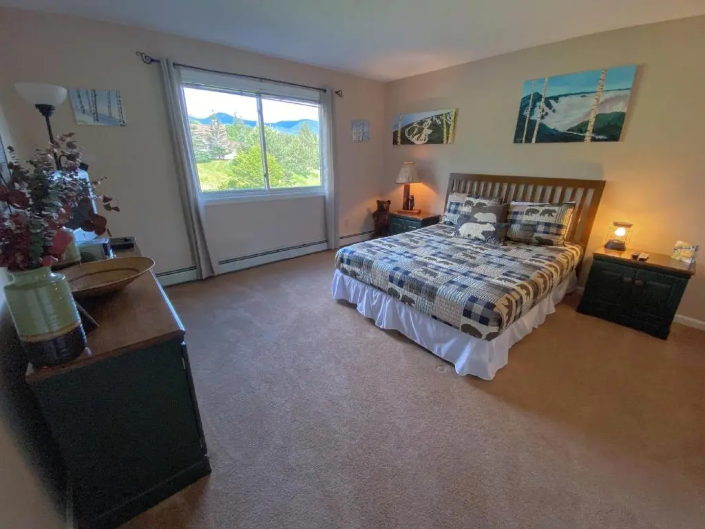 F4 Warm Fairway Village Townhome mountain views and large lawn So much to do