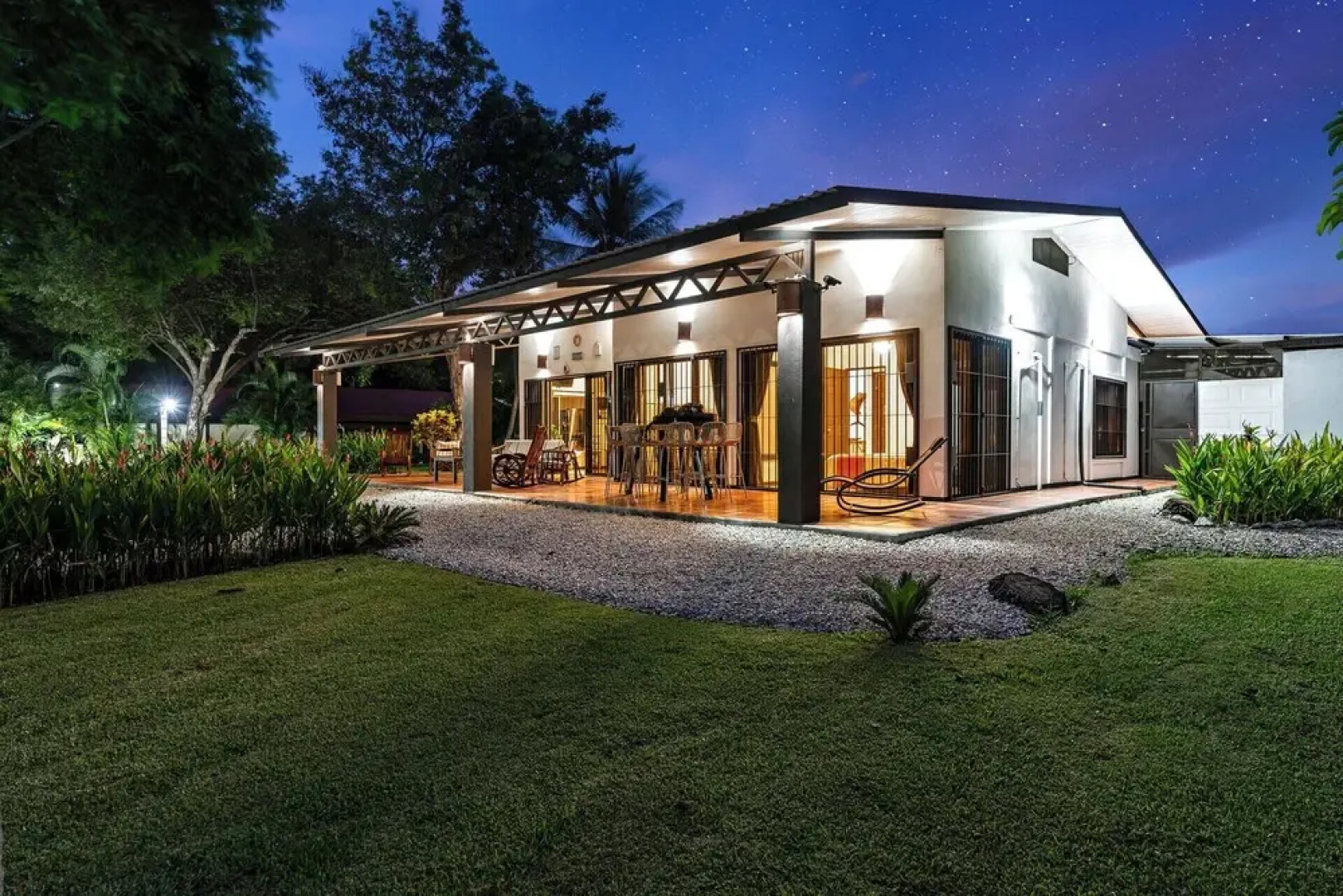 3-BD Home with Pool, Walk to Beach