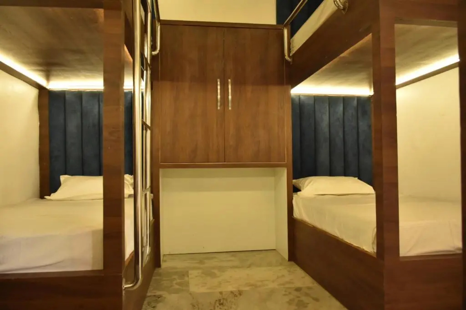 Lucky Restaurant And Guest House