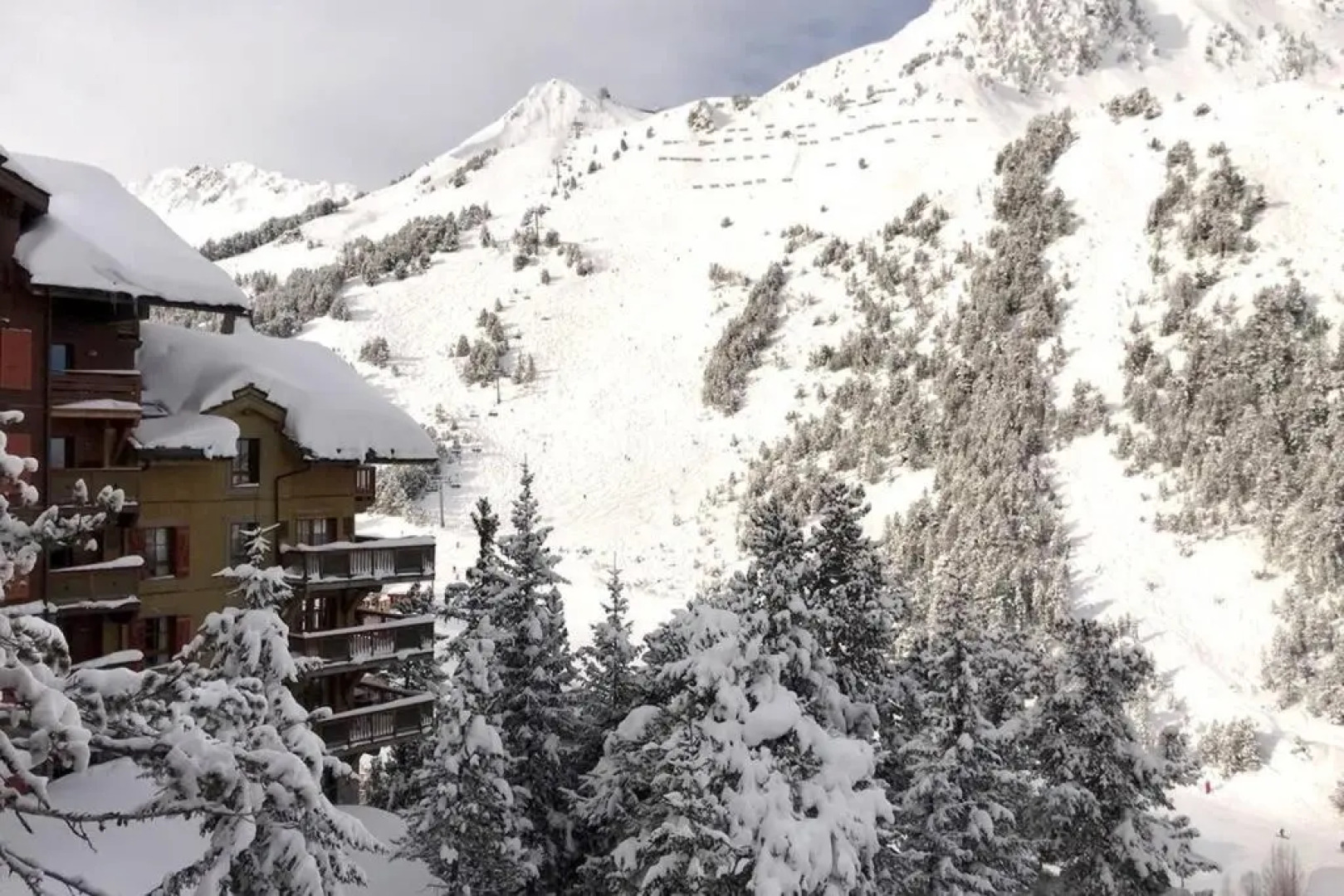 LE CRYTAL 1950 - ARC 1950 Luxury Renovated Premium Apartment - 2 Bedrooms