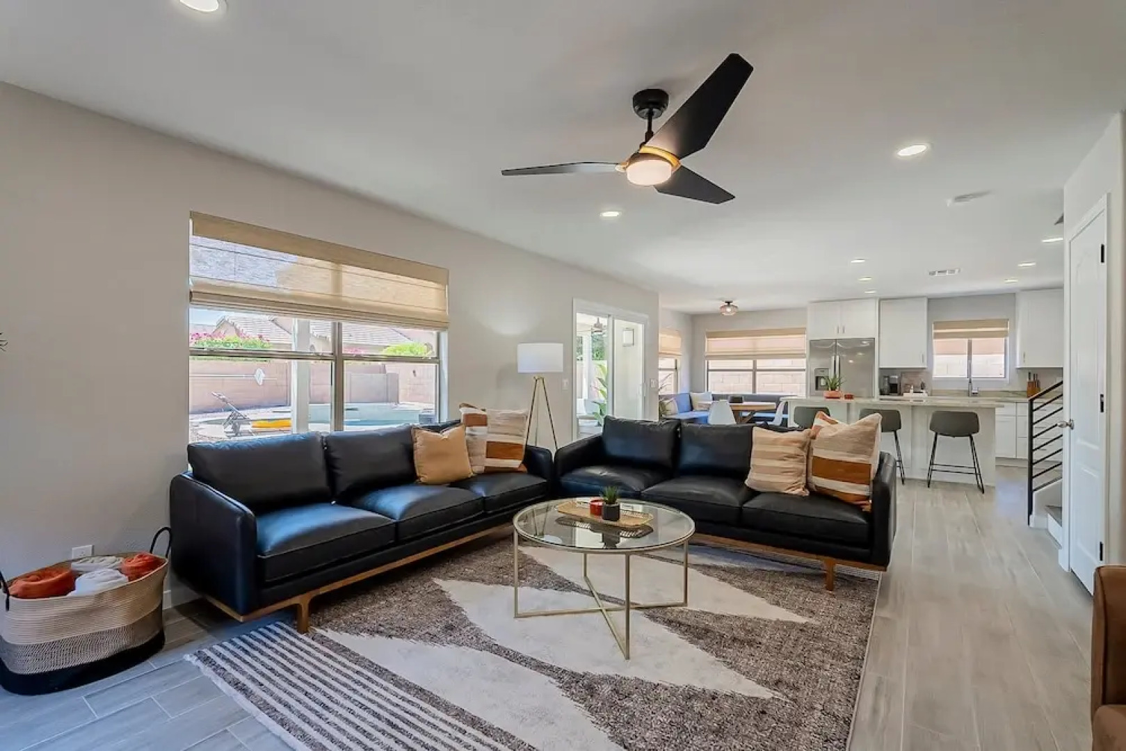 Dos Palmas - Gilbert Poolside Retreat