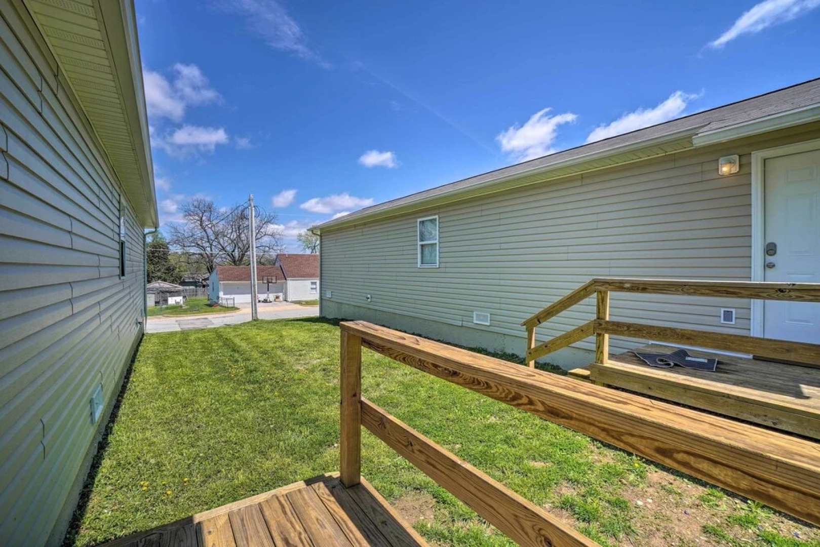 Charming One-level Home w/ Deck, Walk to Dtwn