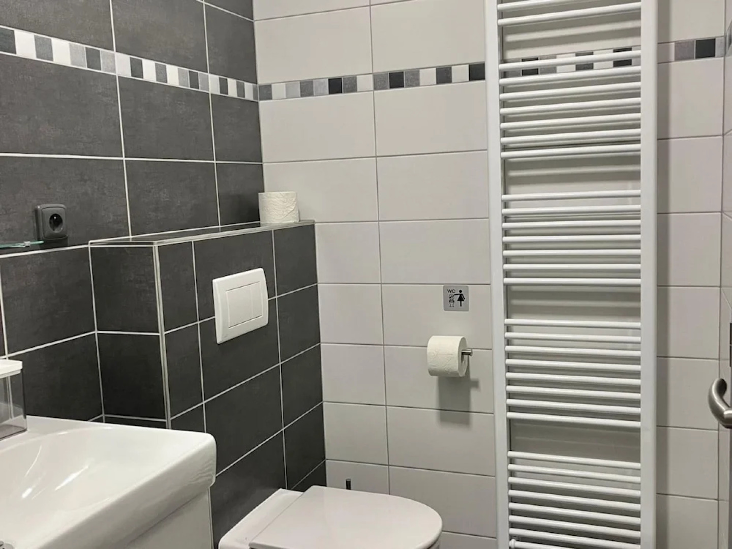 Spacious Holiday Home With Barbecue