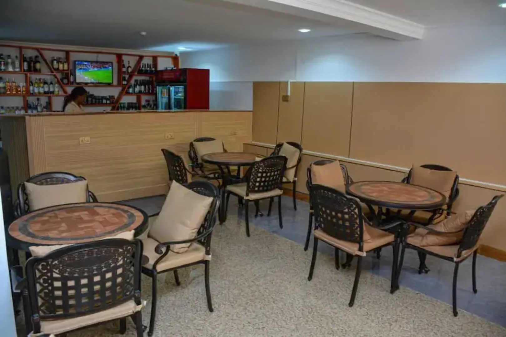 Unique Royal Hotel And Suites