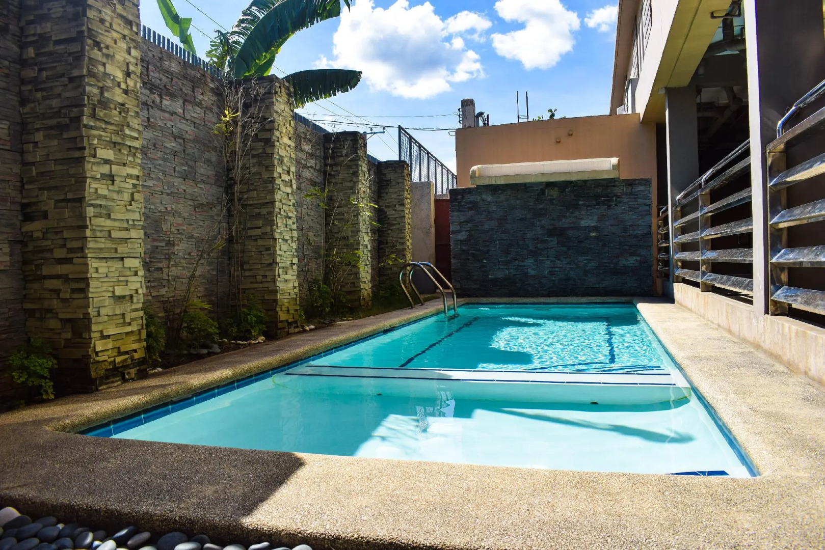 RedDoorz @ Grand Apartelle Hernan Cortes Cebu