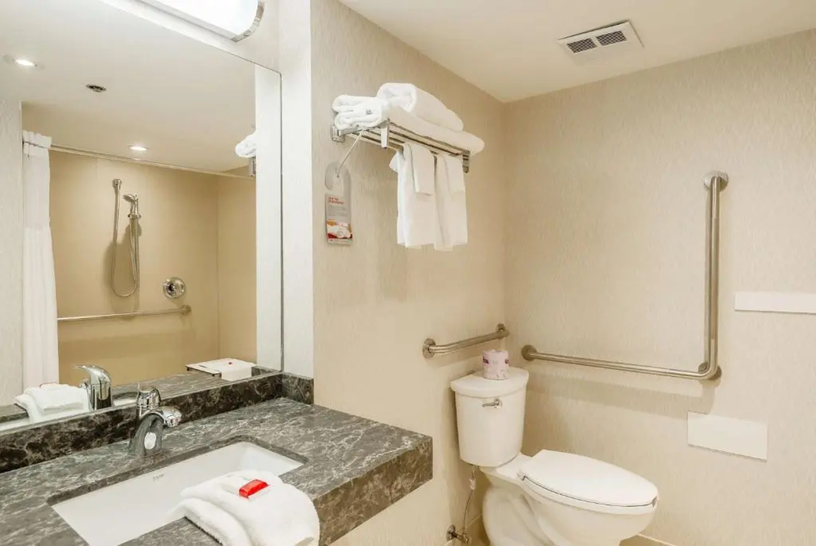 Ramada By Wyndham Niagara Falls By The River