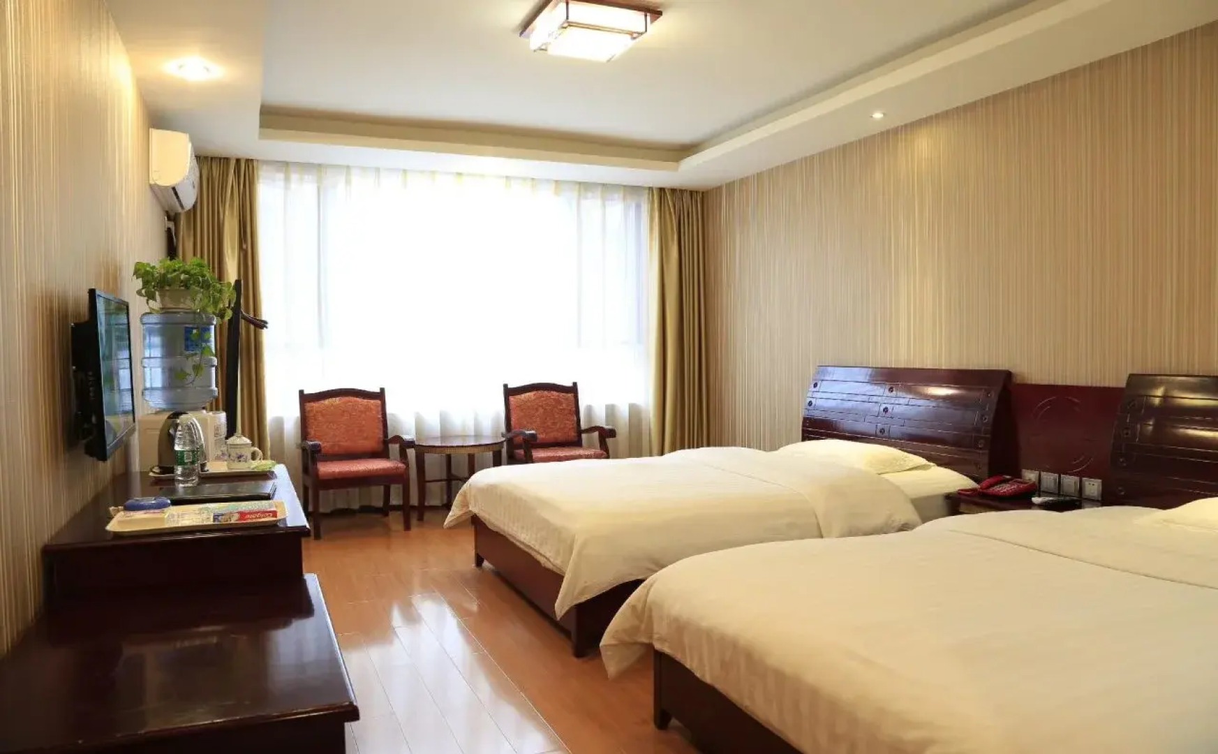 Mount Emei Happy Hotel