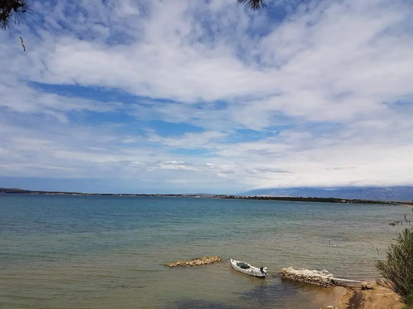 Beachfront Skoblar Holiday Home with Seaview