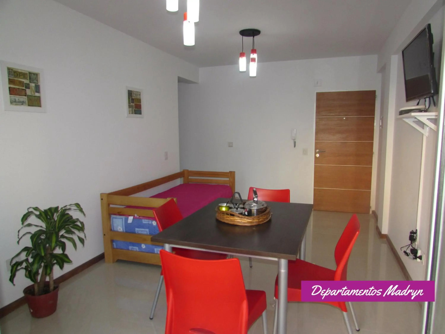 Departamentos Madryn - Calle Roca