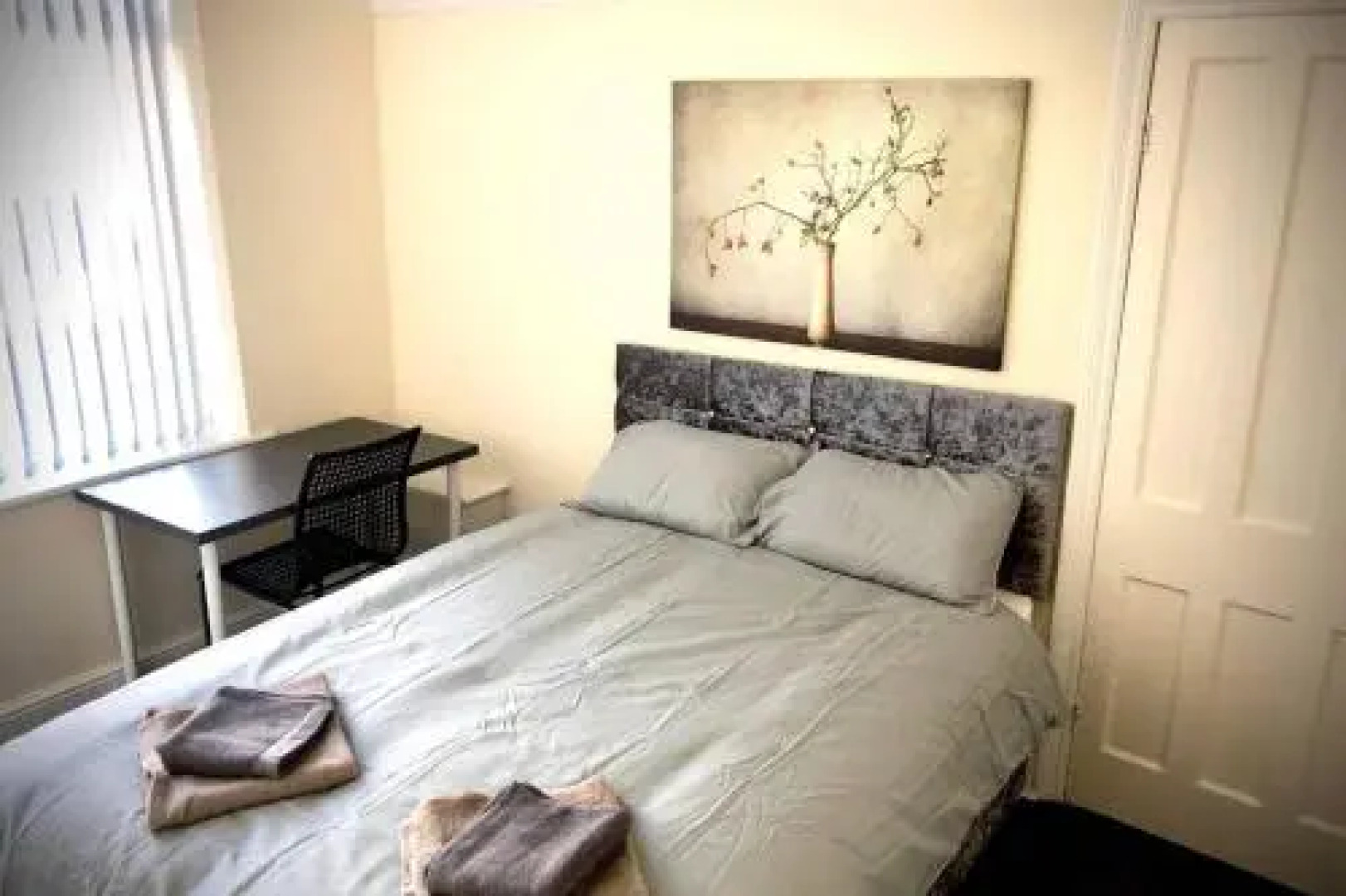 The Manchester Pad - 3BR Entire house with parking