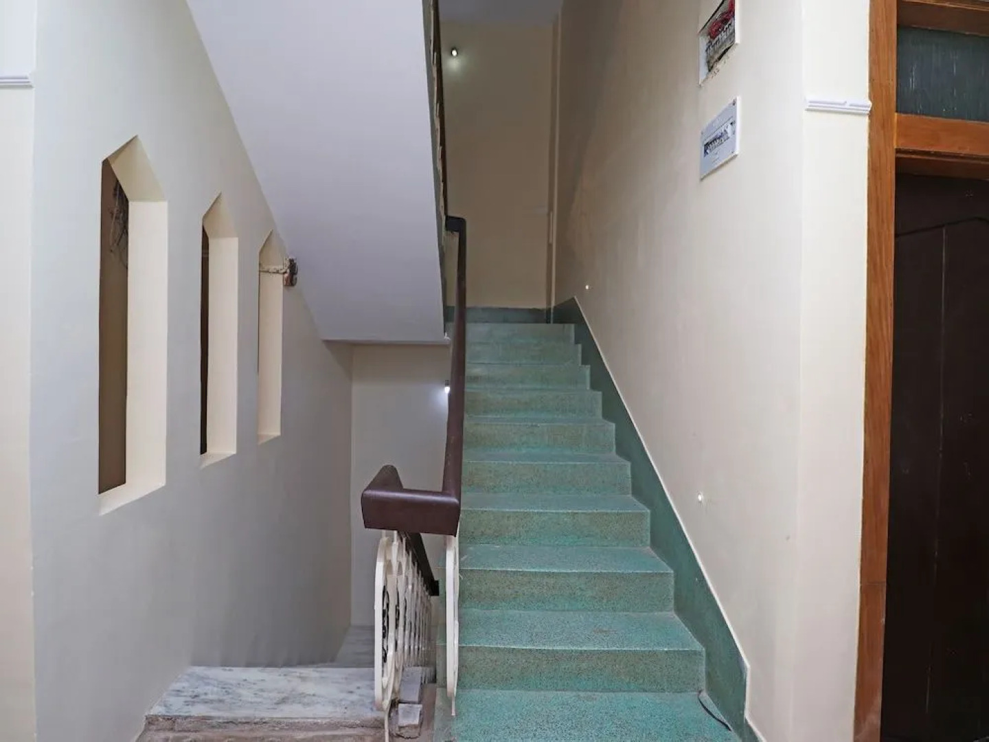 OYO 29345 Hotel Samrat