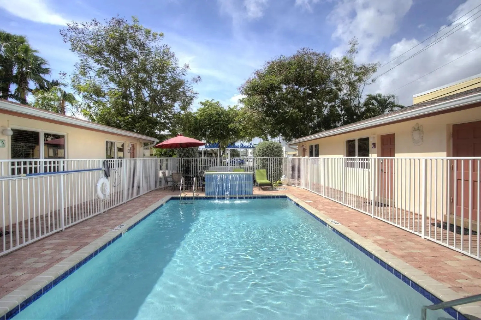 Lauderdale Villas, Suites by the Sea