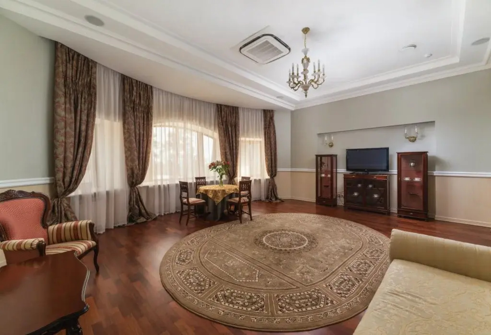 KNZS Hotel - restaurant Complex Central Park