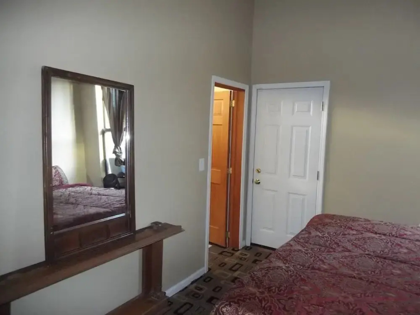 Bucktown, Urban Luxury and Convenience, Near L Train Stop at Western