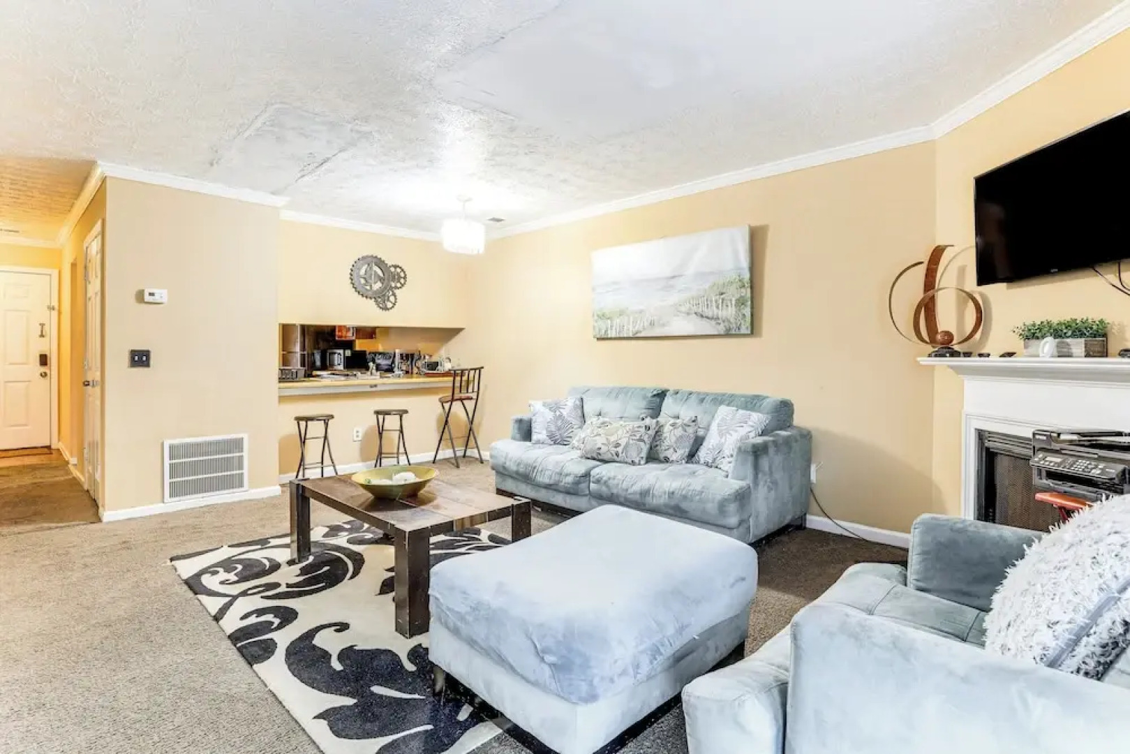 8 Mi to Stone Mountain: Quiet Getaway w/ Deck