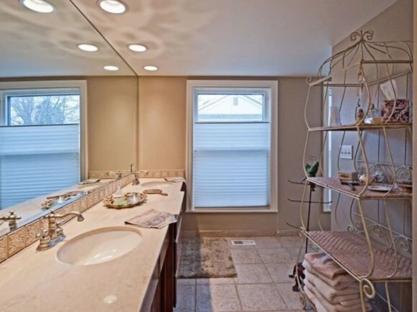 The Maxwell House Bed and Breakfast