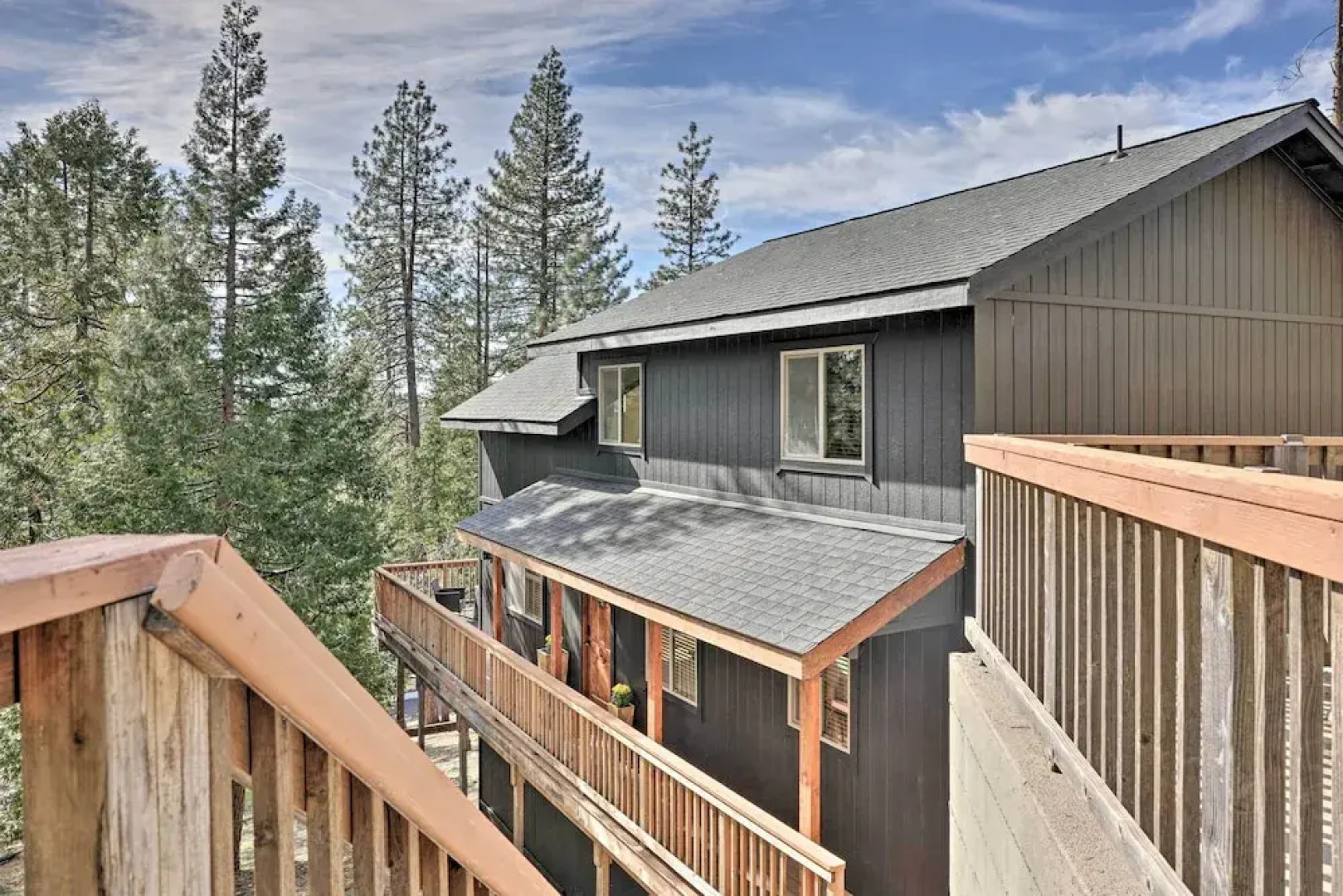 Near Hiking + Wineries: Arnold Cabin w/ Deck!