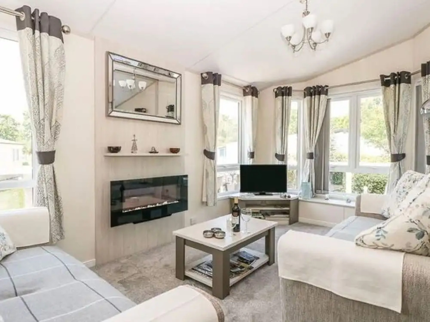 Lavish Holiday Home in Saint Leonards With Swimming Pool