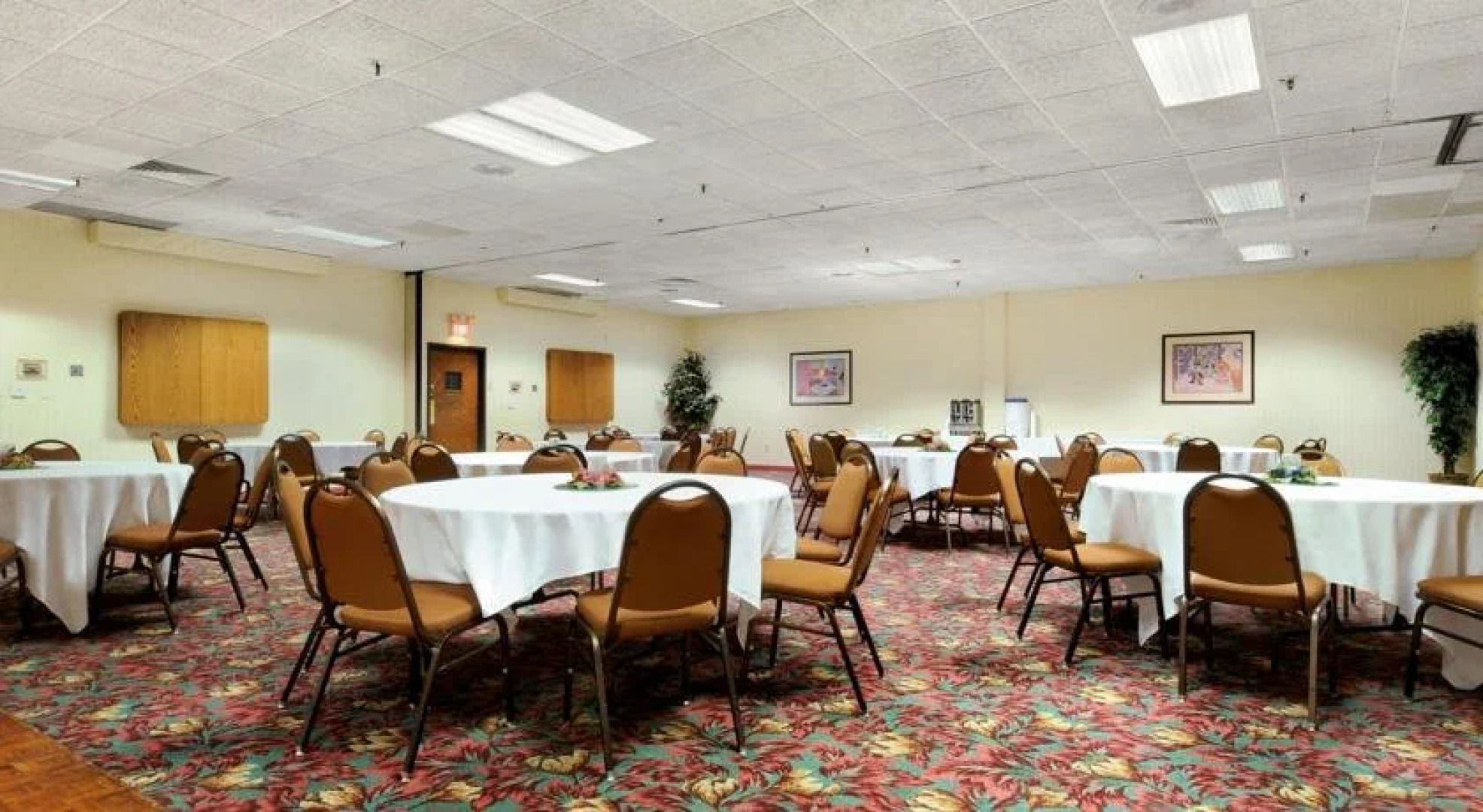 Days Inn Maplewood Hotel And Conference Center