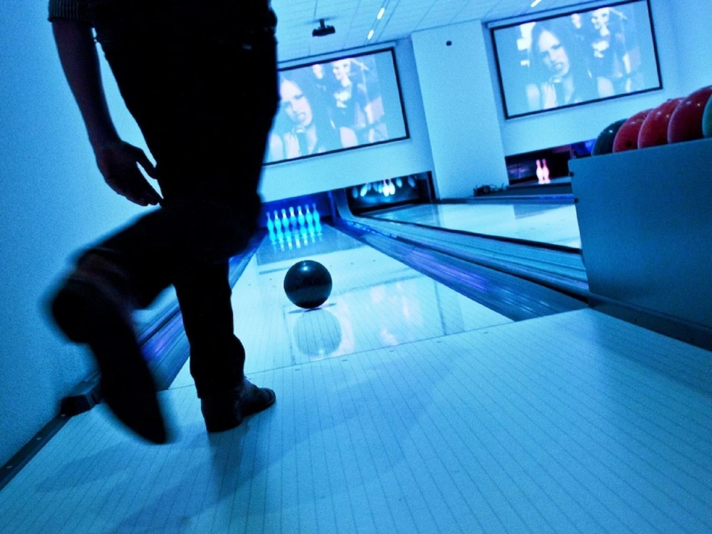 Designed Chalet With Dishwasher, Near Water