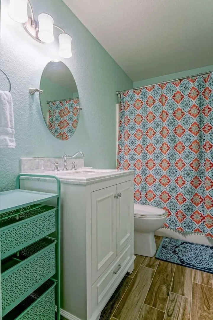 Trendy Country Club Condo