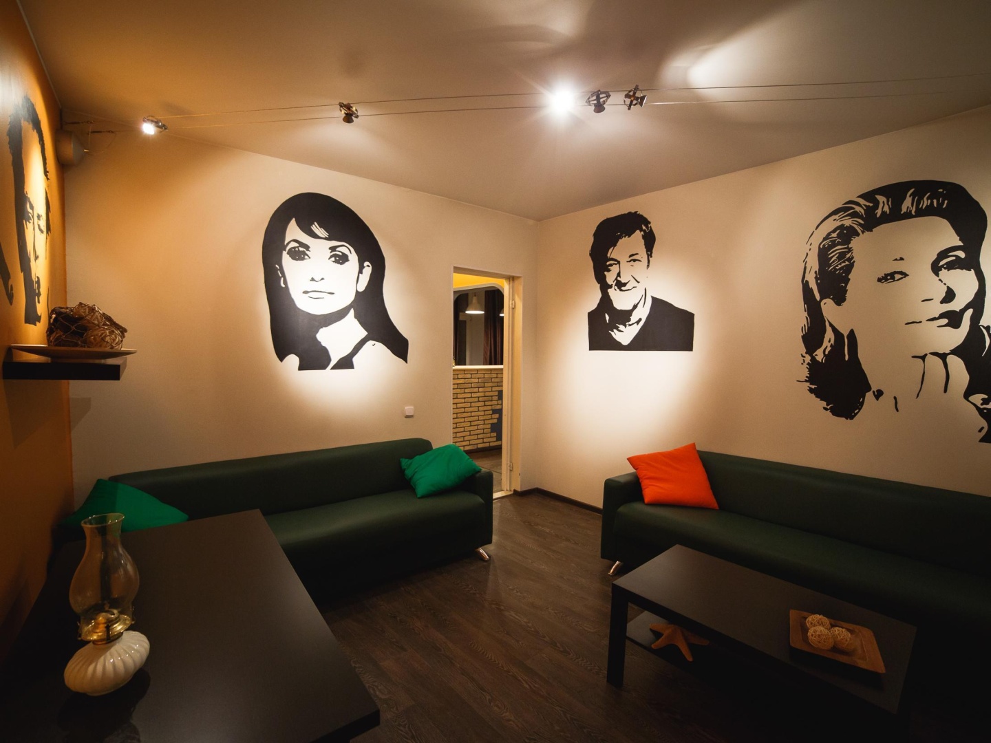Art-Hostel Contrast