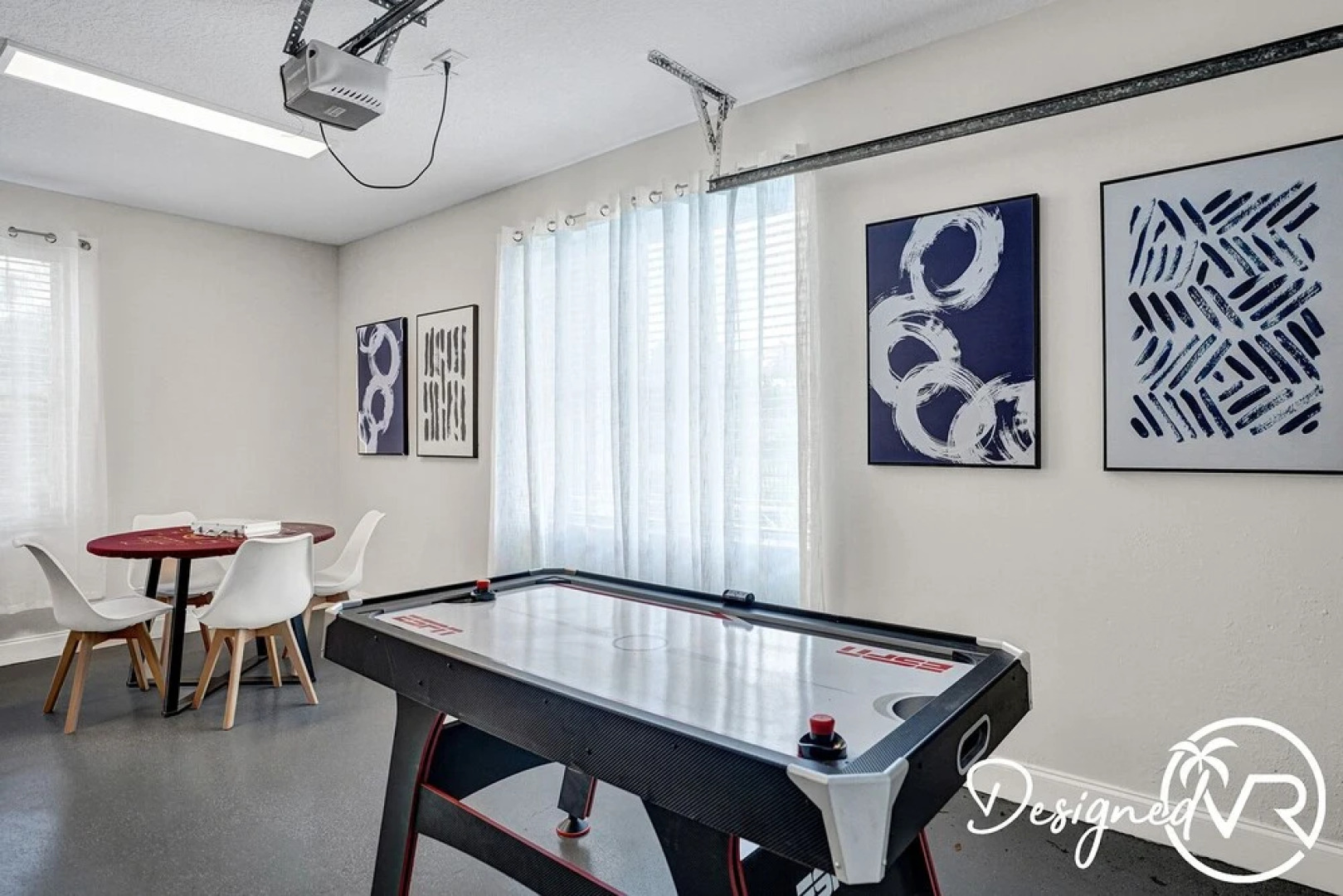 8 Br Villa with Pool & Basketball Court