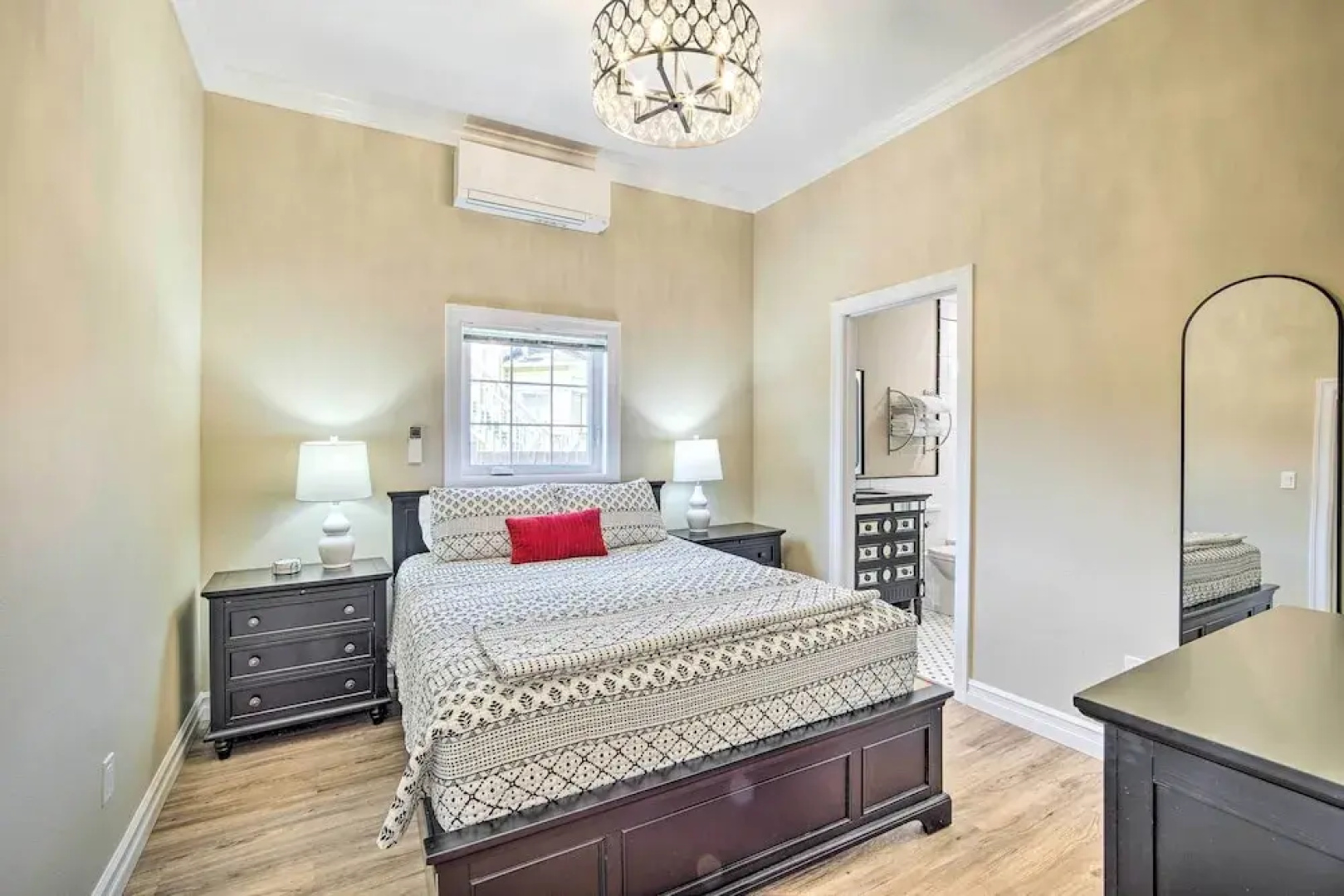 Renovated North Bend Cottage: Near Eateries!