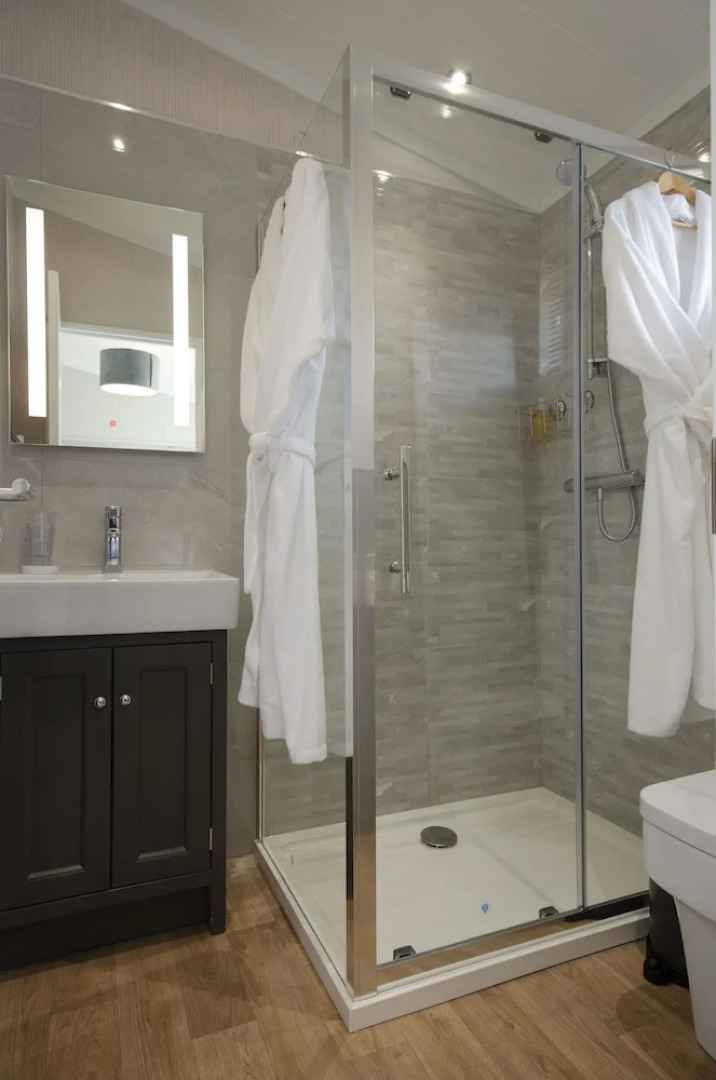 Hollicarrs - Lilypad Lodge