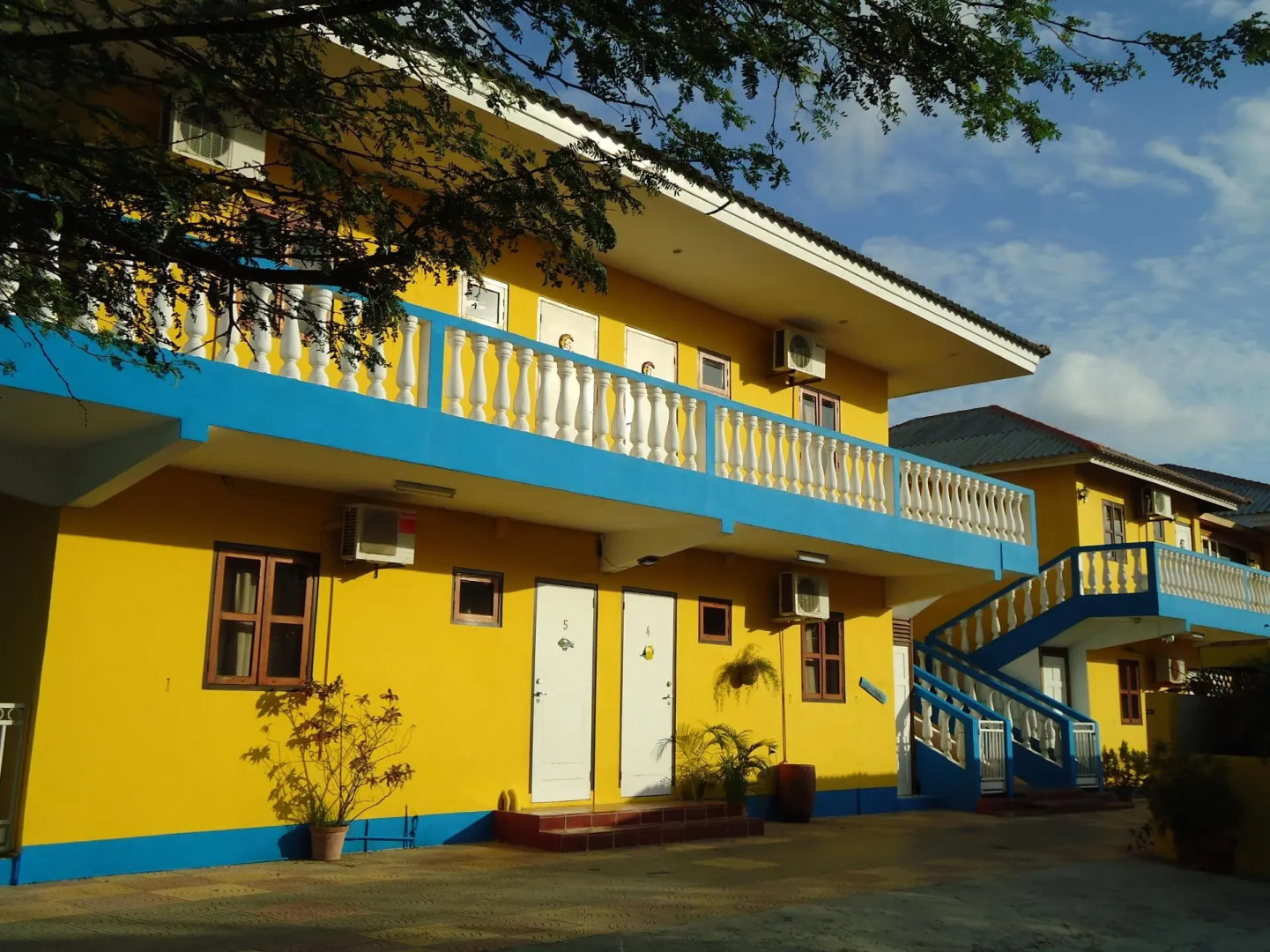 Sea Horizon Apartments (across from Mambo Beach)