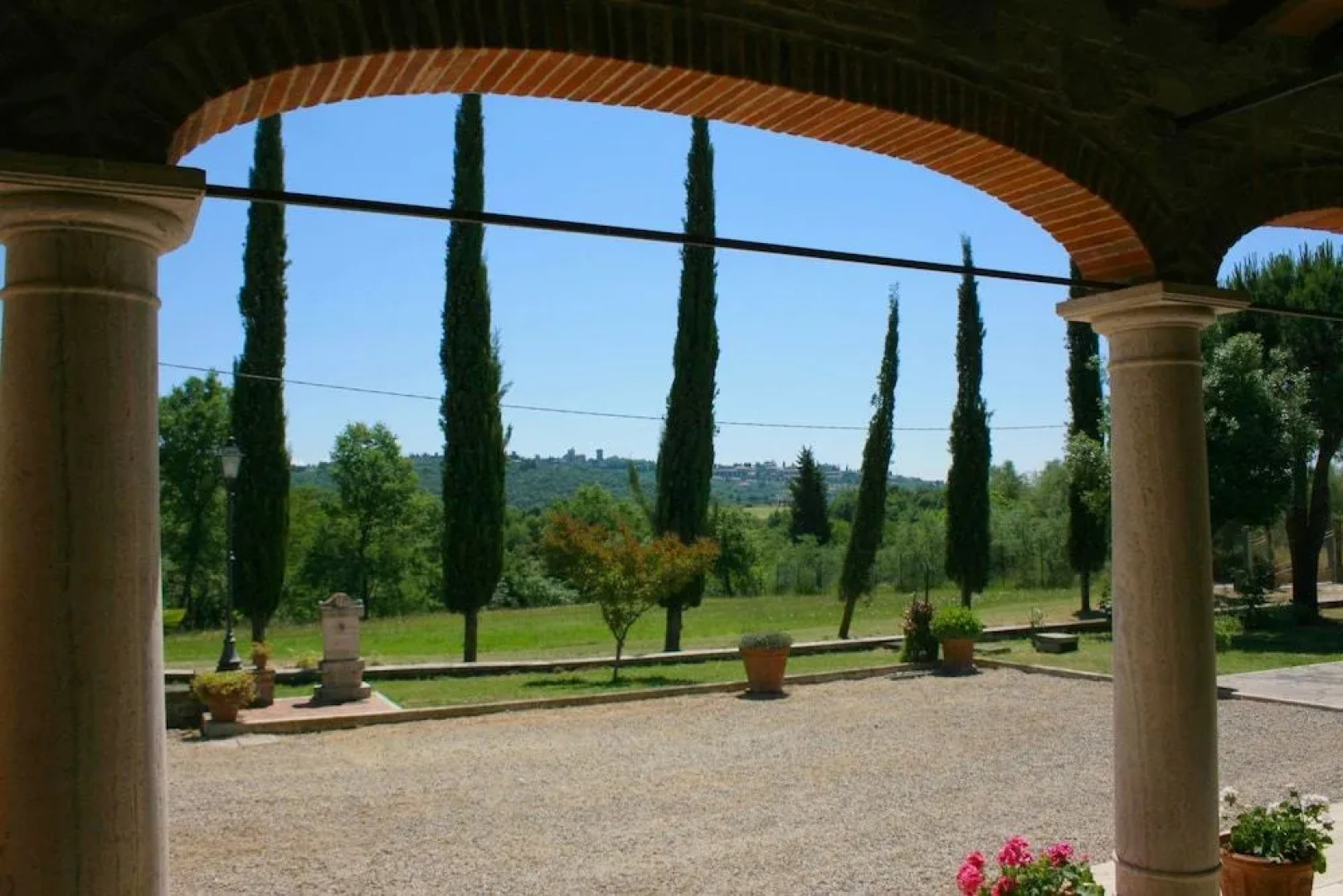 Stunning private villa for 8 guests with private pool, WIFI, TV, terrace, pets allowed and parking