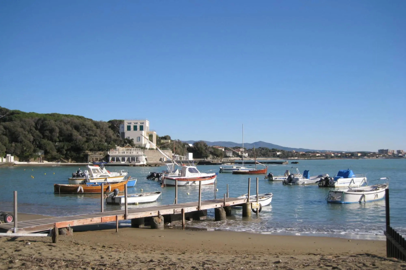 On the sea with a big terrace with seaview. Parking . SMALL SIZE ANIMALS CAN BE ALLOWED ON REQUEST.-AS 24 - MANNELLI