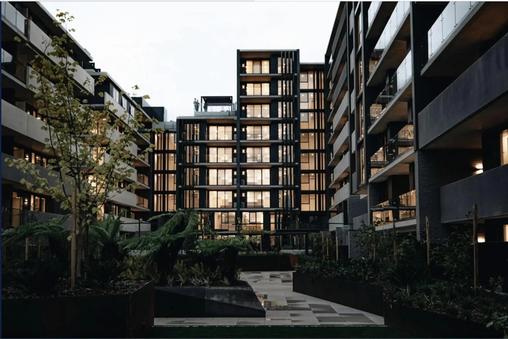 The Hamptons - Lux 2 Bed 2 Bath, Pool - Central Location