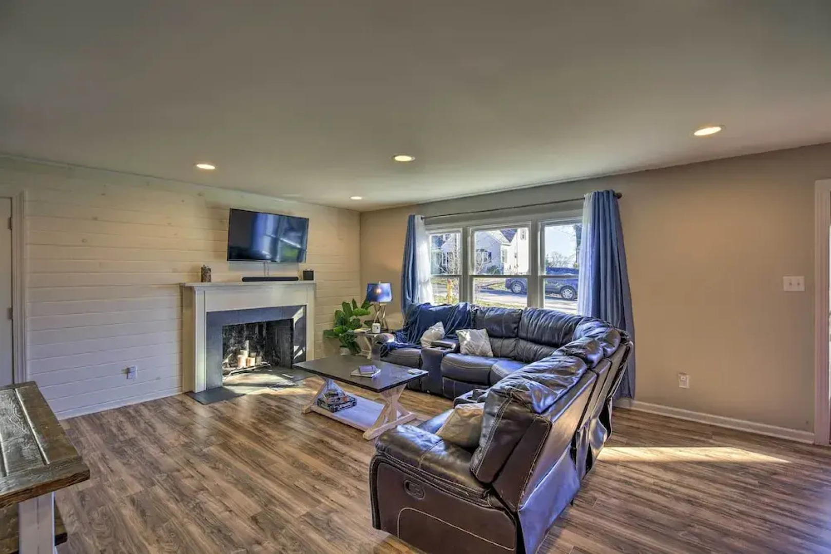 Cozy Bristol Home w/ Yard ~ 1 Mile to Downtown!