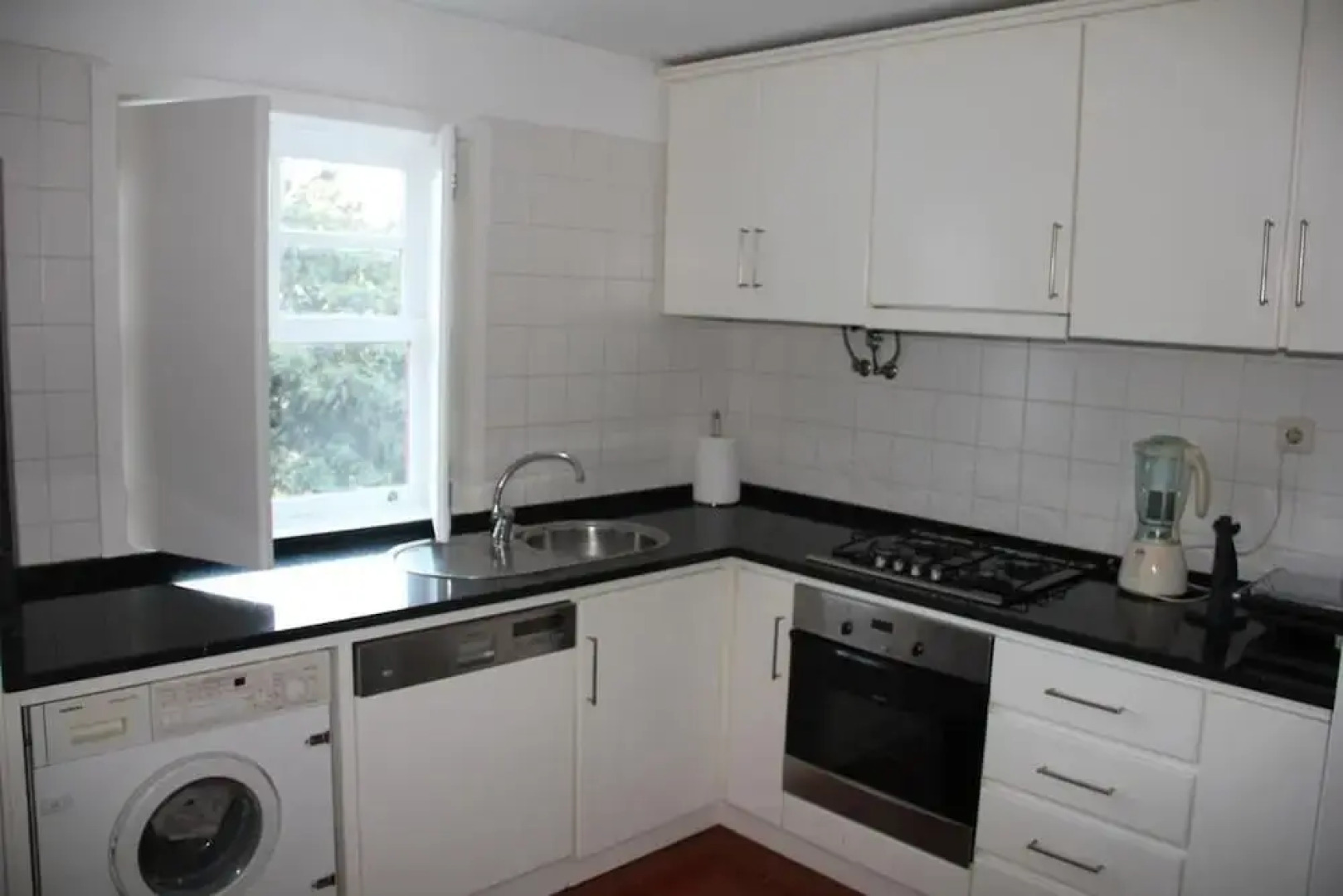 Charming Holiday House in Bairros Portugal With Mountain Views