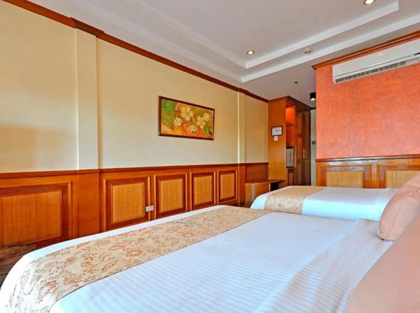 Red Coconut Beach Hotel