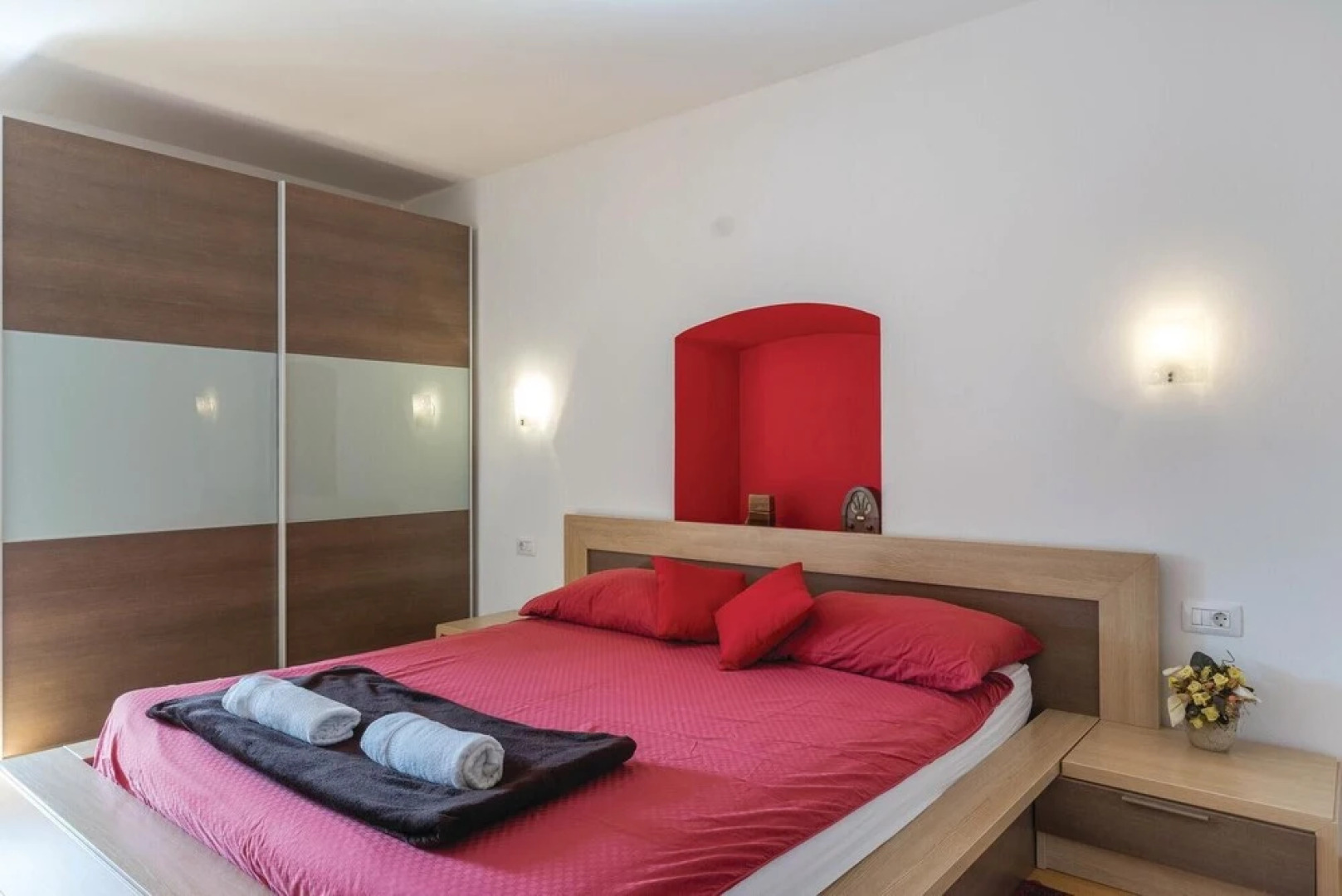 Beautiful Home in Orbanici With Wifi and 3 Bedrooms