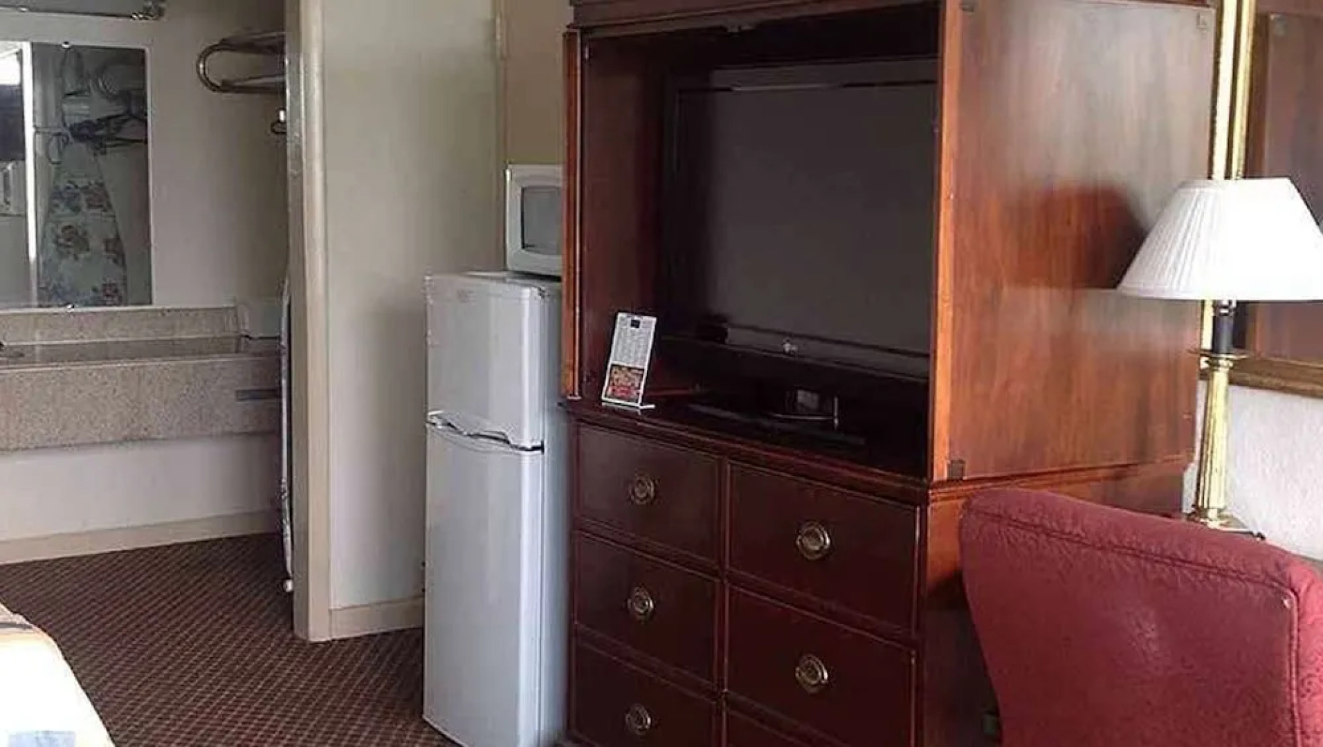 Super Inn & Suites by OYO Milledgeville