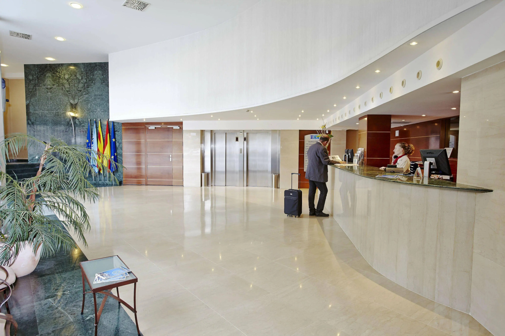 Отель Leonardo Hotel Barcelona Gran Via