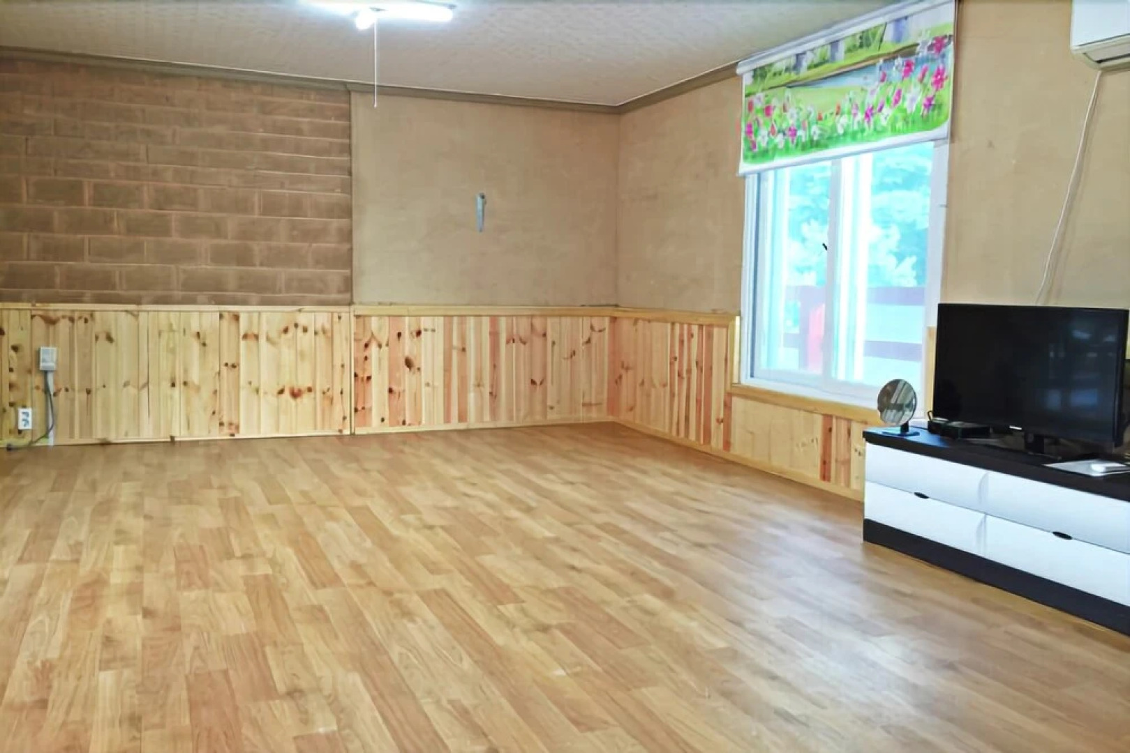 Hwacheon Mountain Water Smell the Smell of Ocher Pension