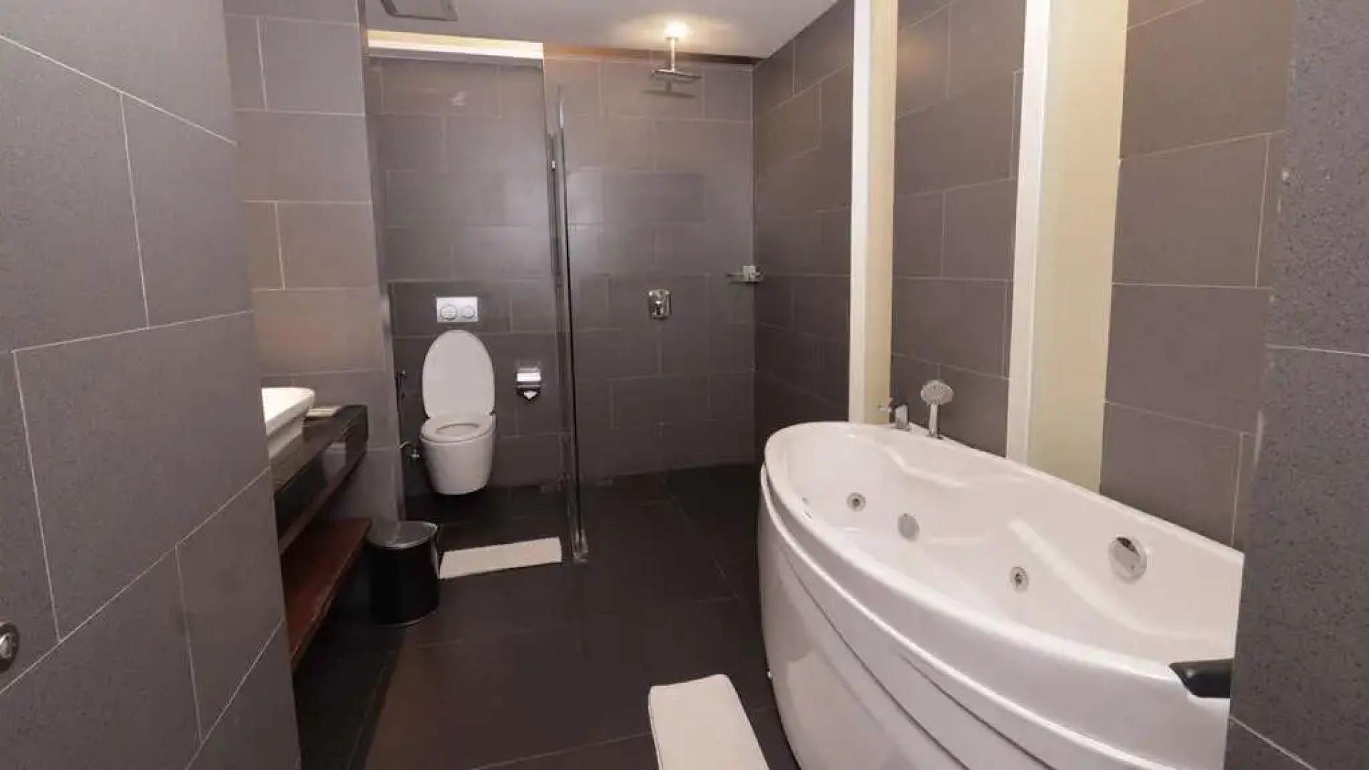 Golden Tulip Essential Makassar