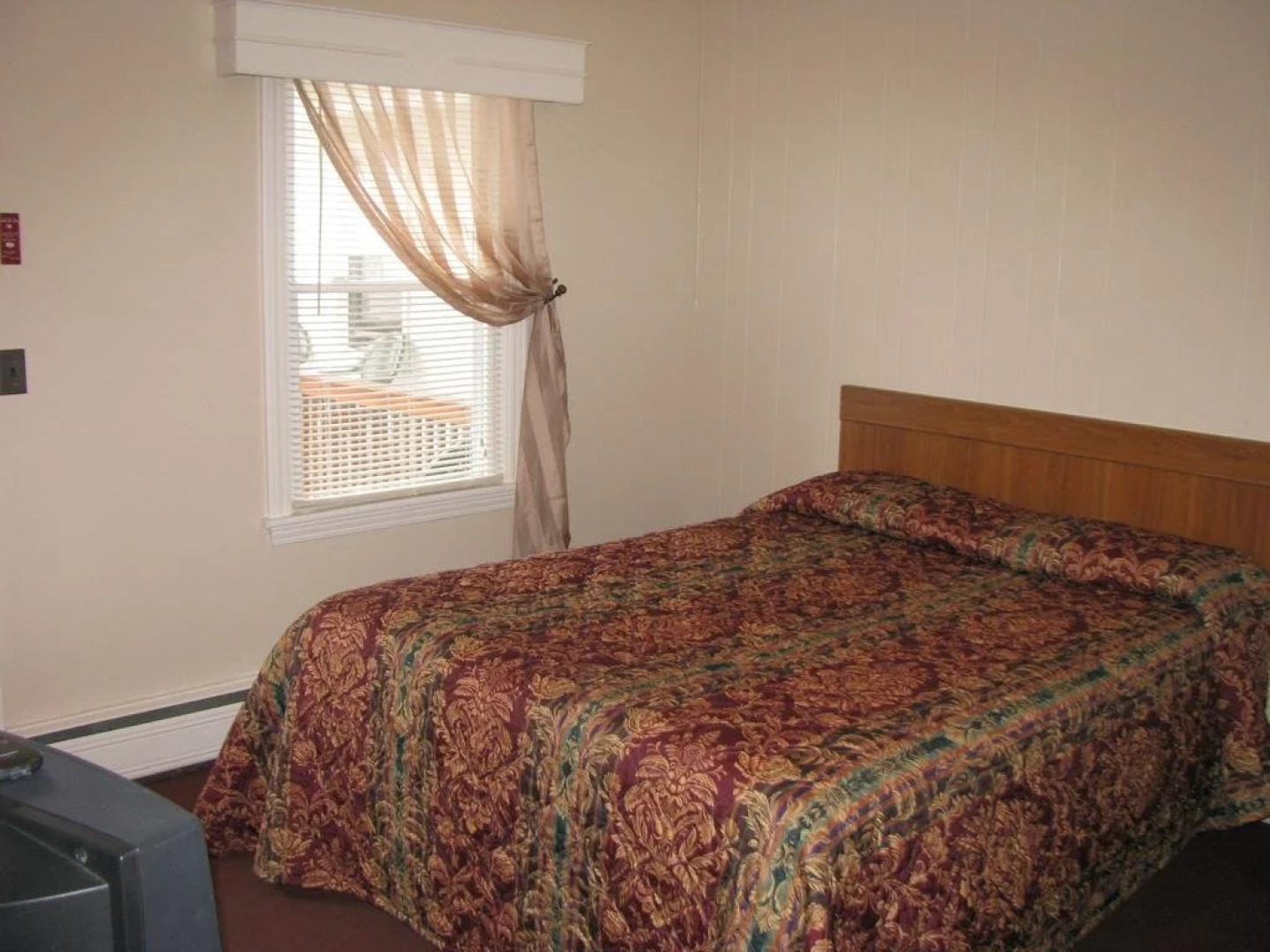 Colonial Inn & Creamery