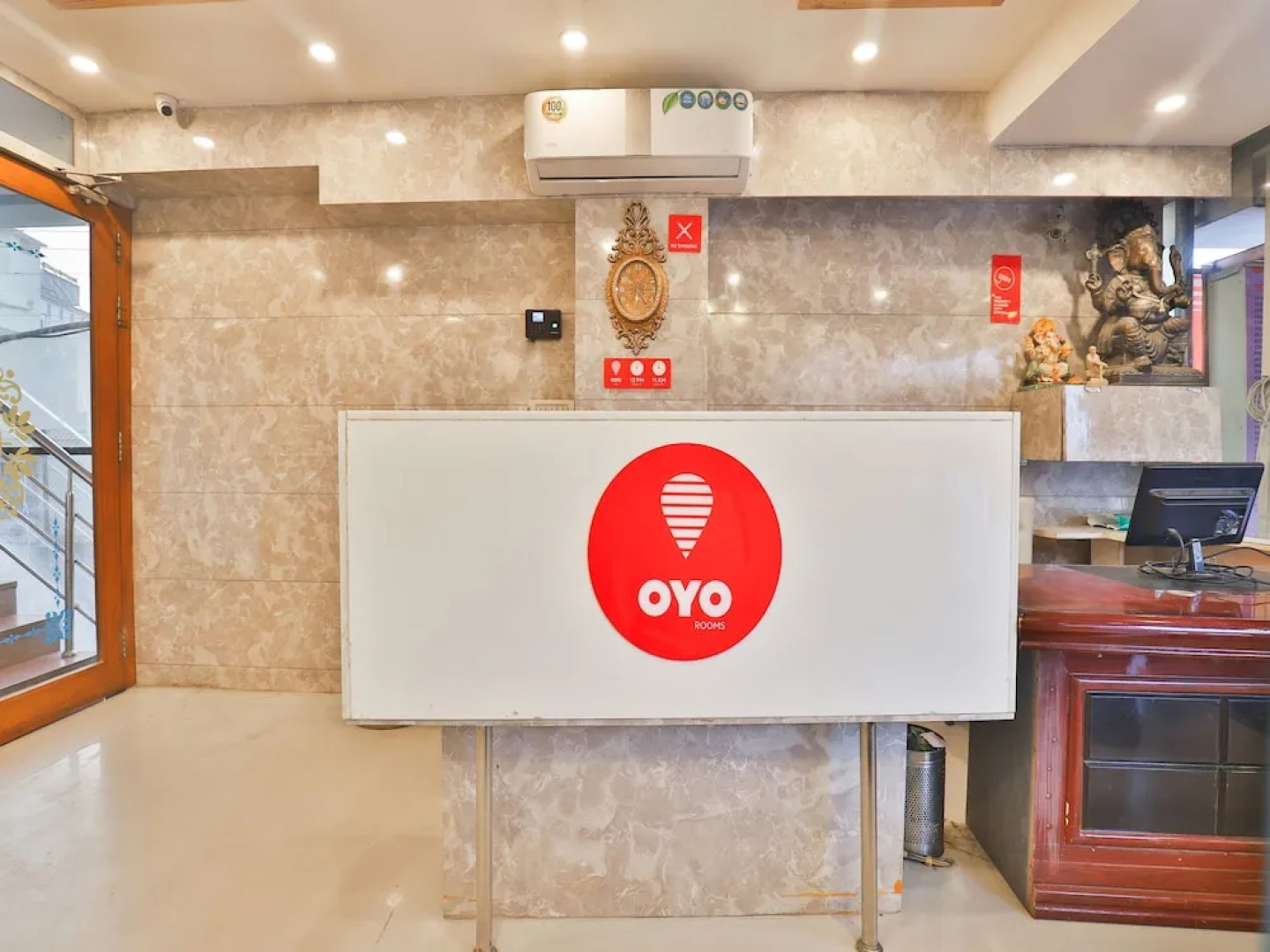 OYO Hotel Dash Continental