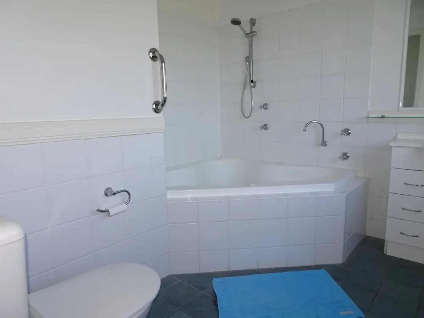 Sea Views at Aqualuna - 3 Bed Apartment