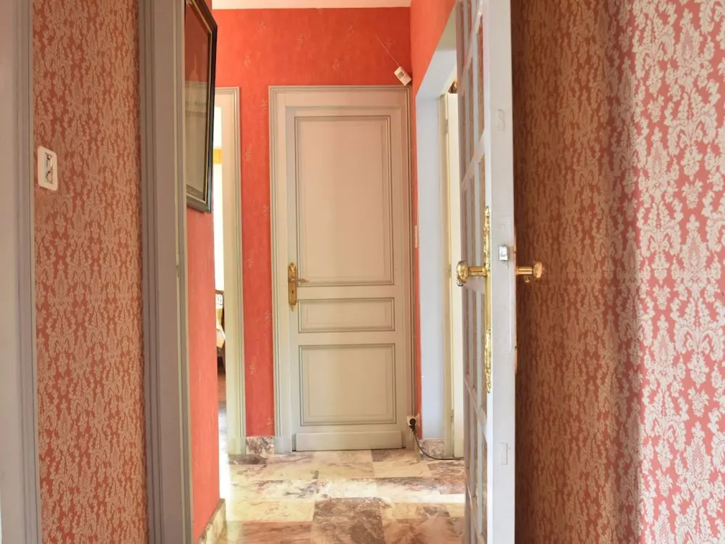 Beautiful Villa with Tennis Court in Dordogne, France