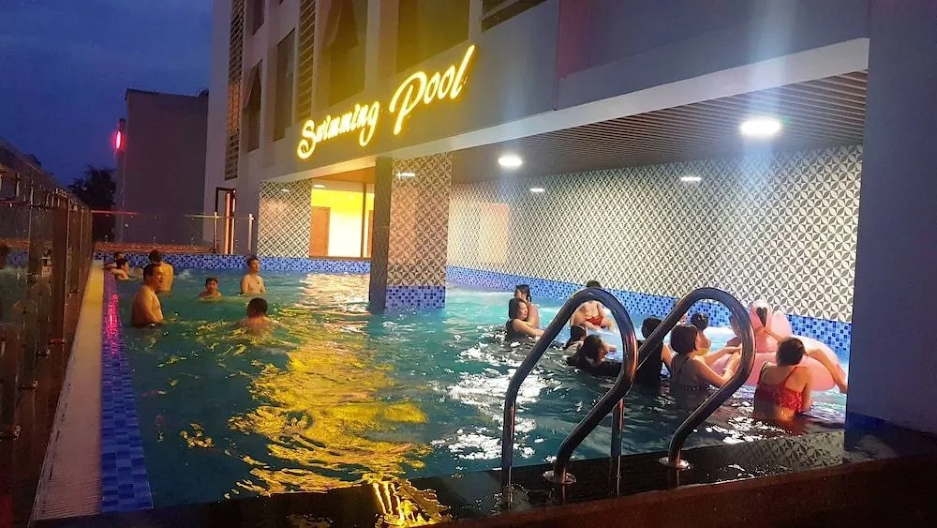 Holiday Cua Lo Hotel