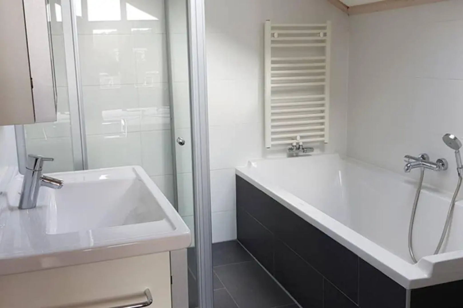 The Blue House - Luxurious Waterfront Villa Zeewolde