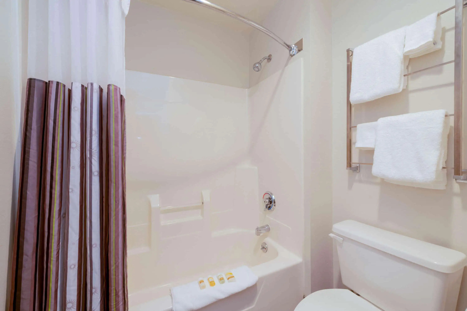 La Quinta Inn & Suites by Wyndham Cleveland Macedonia