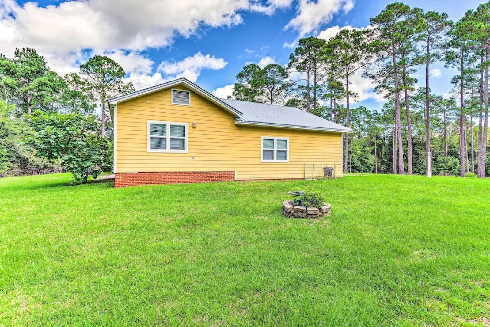Charming Home: 2 Mi to Dtwn Defuniak Springs!